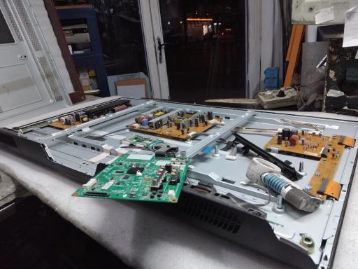 عکس خدمات صوتی و تصویری توس الکترونیک 