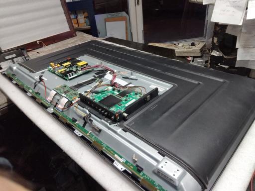 عکس خدمات صوتی و تصویری توس الکترونیک 