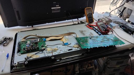 عکس خدمات صوتی و تصویری توس الکترونیک 