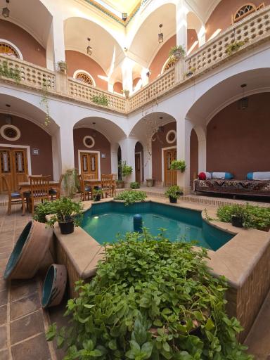 عکس سرای بابا افضل