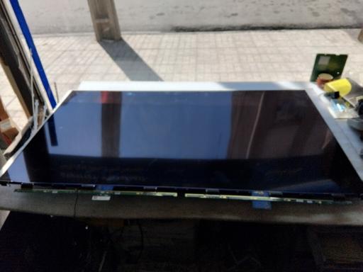 عکس خدمات صوتی و تصویری توس الکترونیک 
