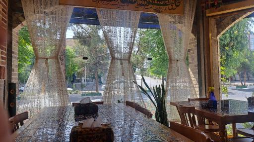 عکس رستوران سنتی سه طاق