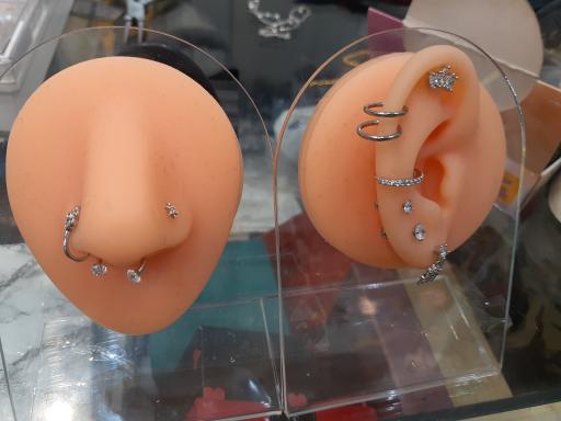 عکس بدلیجات و خدمات پیرسینگ آی تک