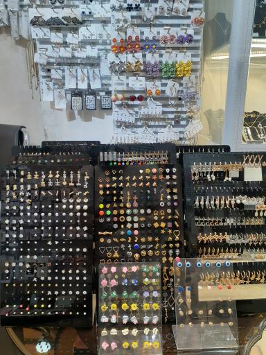 عکس بدلیجات و خدمات پیرسینگ آی تک