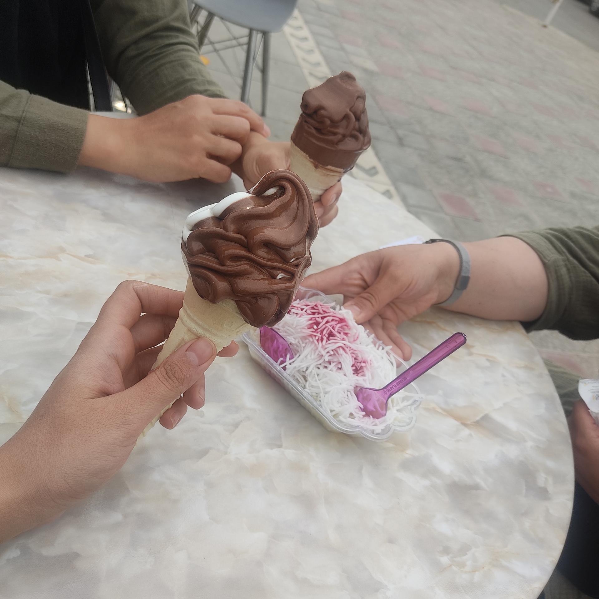 عکس آبمیوه بستنی توتک شعبه ۸