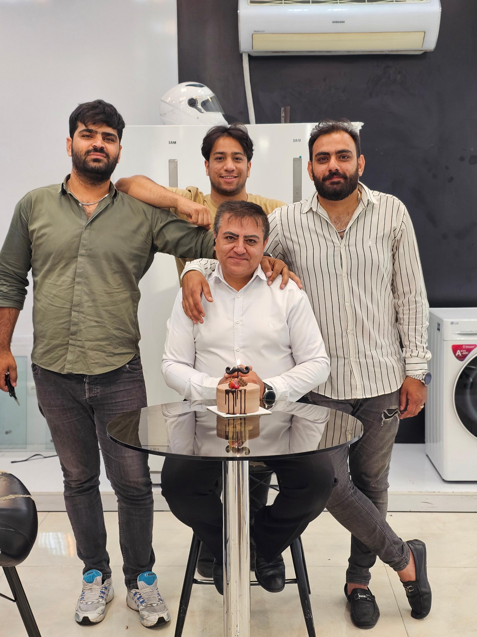 عکس فروشگاه مرکزی سامسونگ شعبه آذربایجان