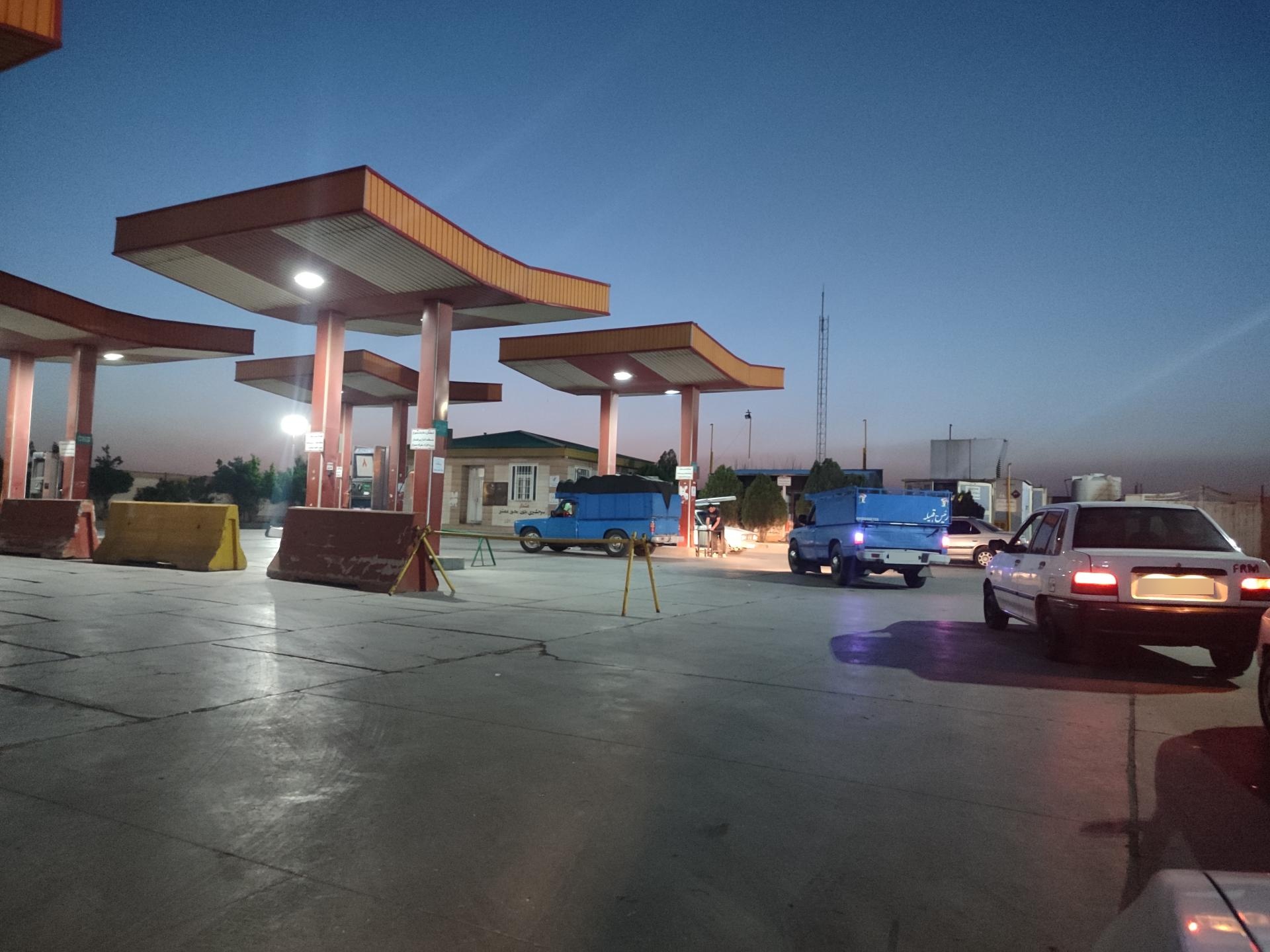 عکس پمپ گاز CNG بهارستان