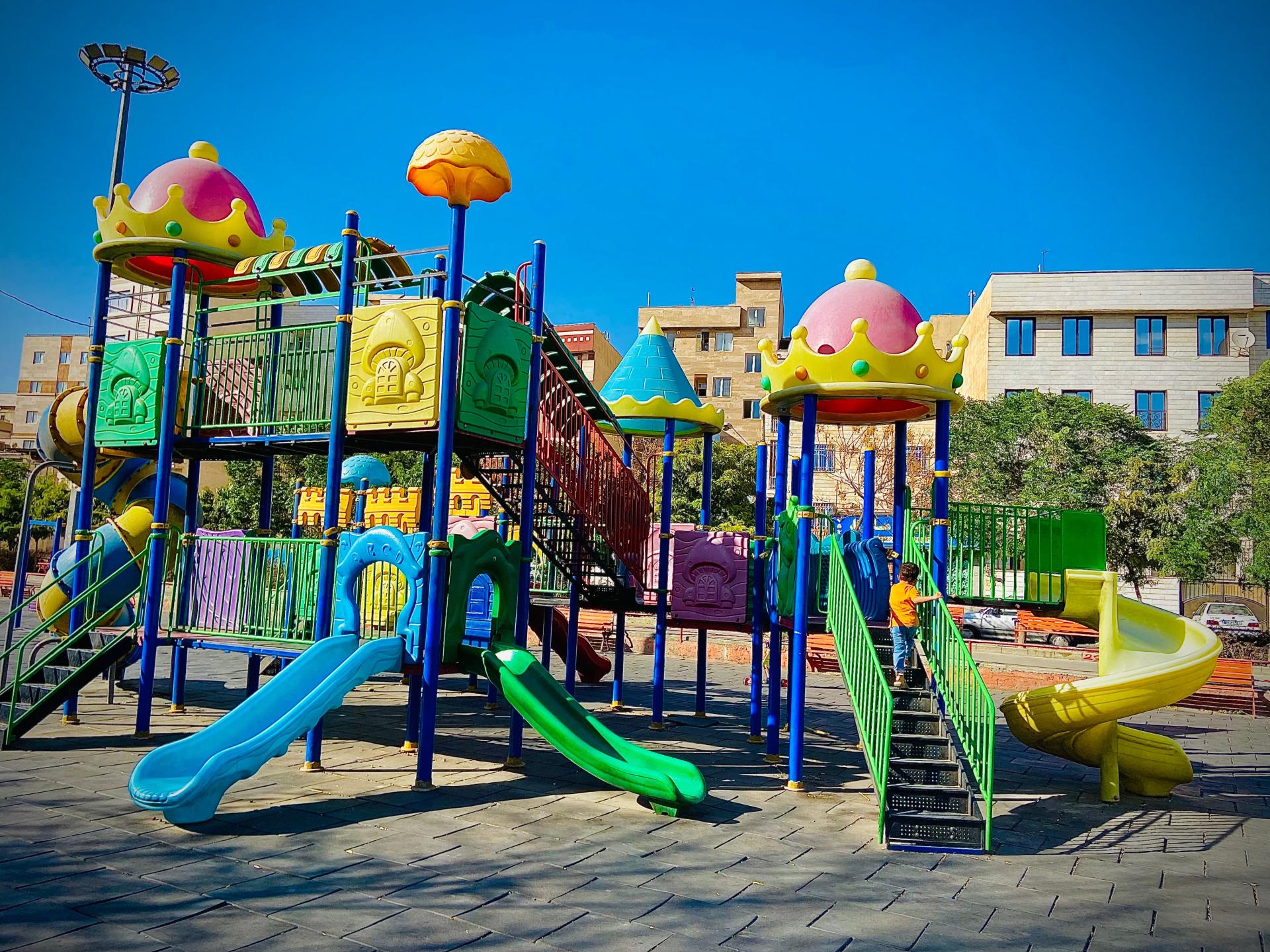 عکس زمین بازی کودکان