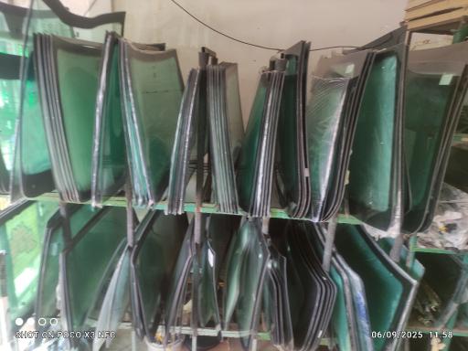 خدمات شیشه اتومبیل