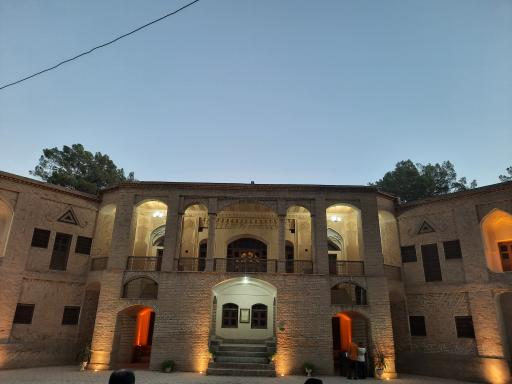 عکس باغ و عمارت جهانی اکبریه