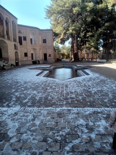 عکس باغ و عمارت جهانی اکبریه