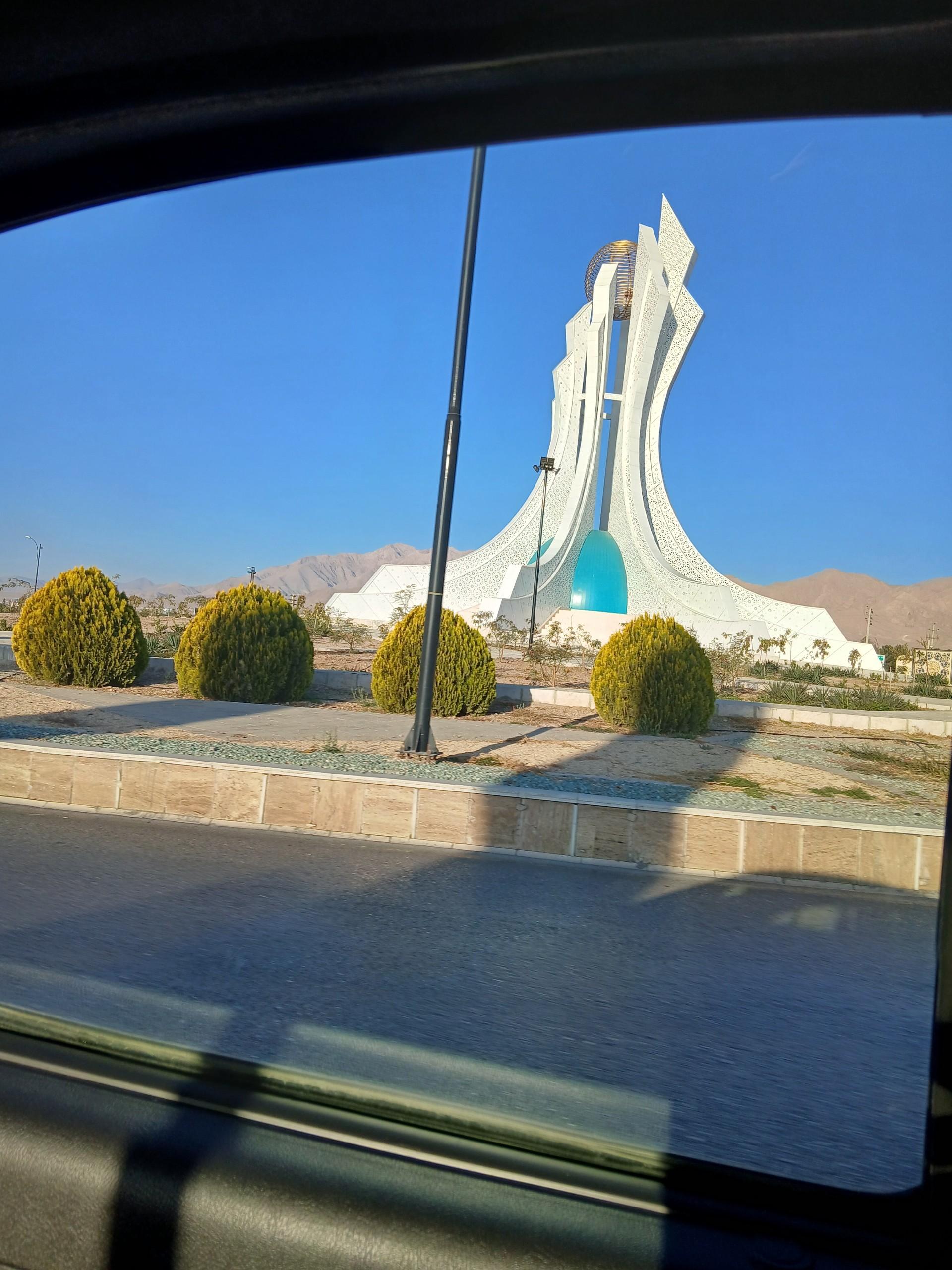 عکس میدان امام حسین(ع) بسطام