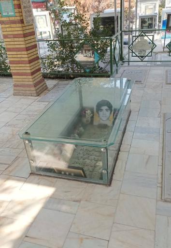 عکس مزار شهید حسین فهمیده