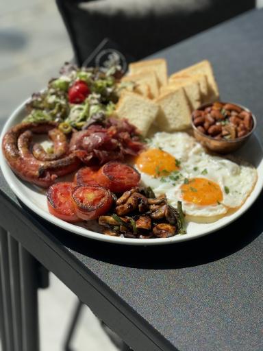 عکس کافه و رستوران آرمانی 