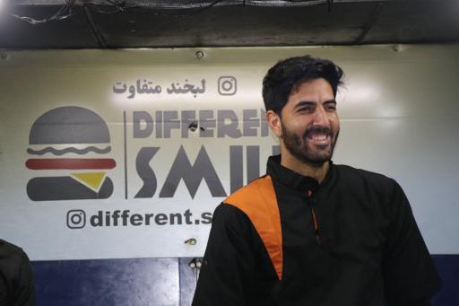 عکس لبخند متفاوت