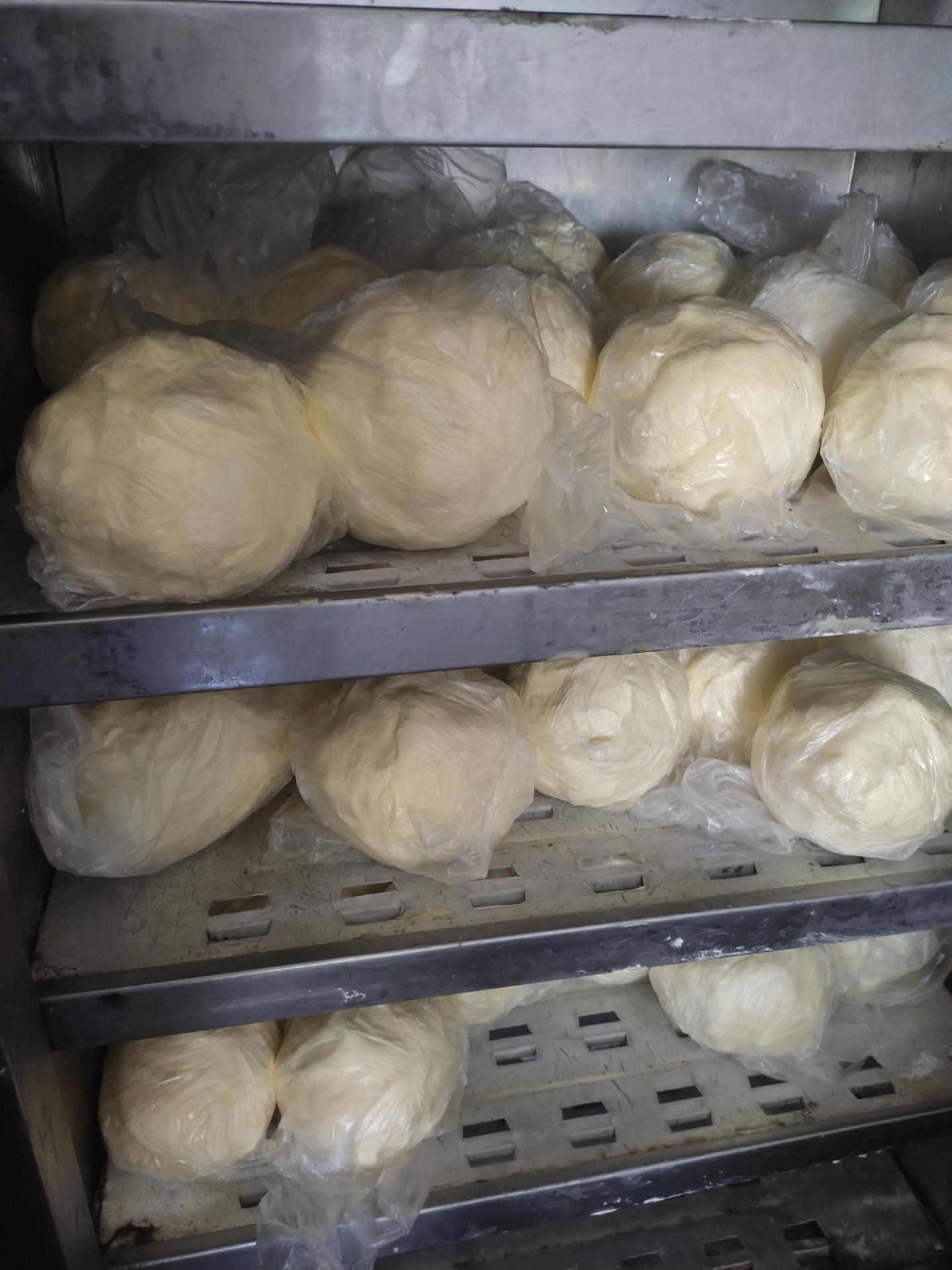 عکس کارگاه و فروشگاه لبنیاتی نادر