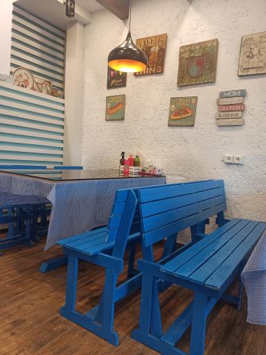 عکس رستوران ایتالیایی نیمکت