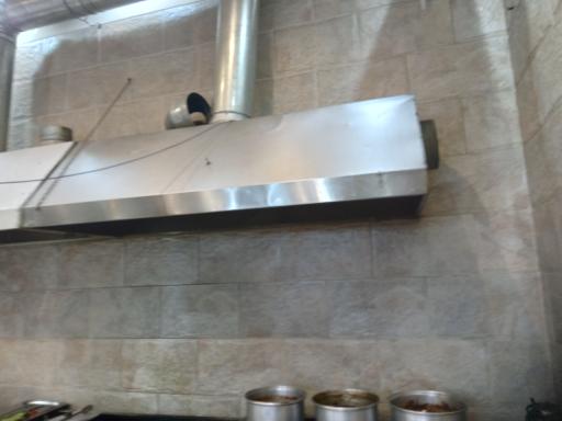 عکس تهیه غذای نگین کمیل