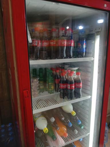 عکس تهیه غذای نگین کمیل