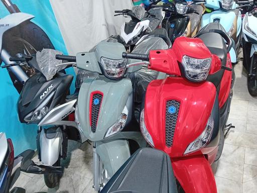 عکس فروشگاه موتورسیکلت گاردی