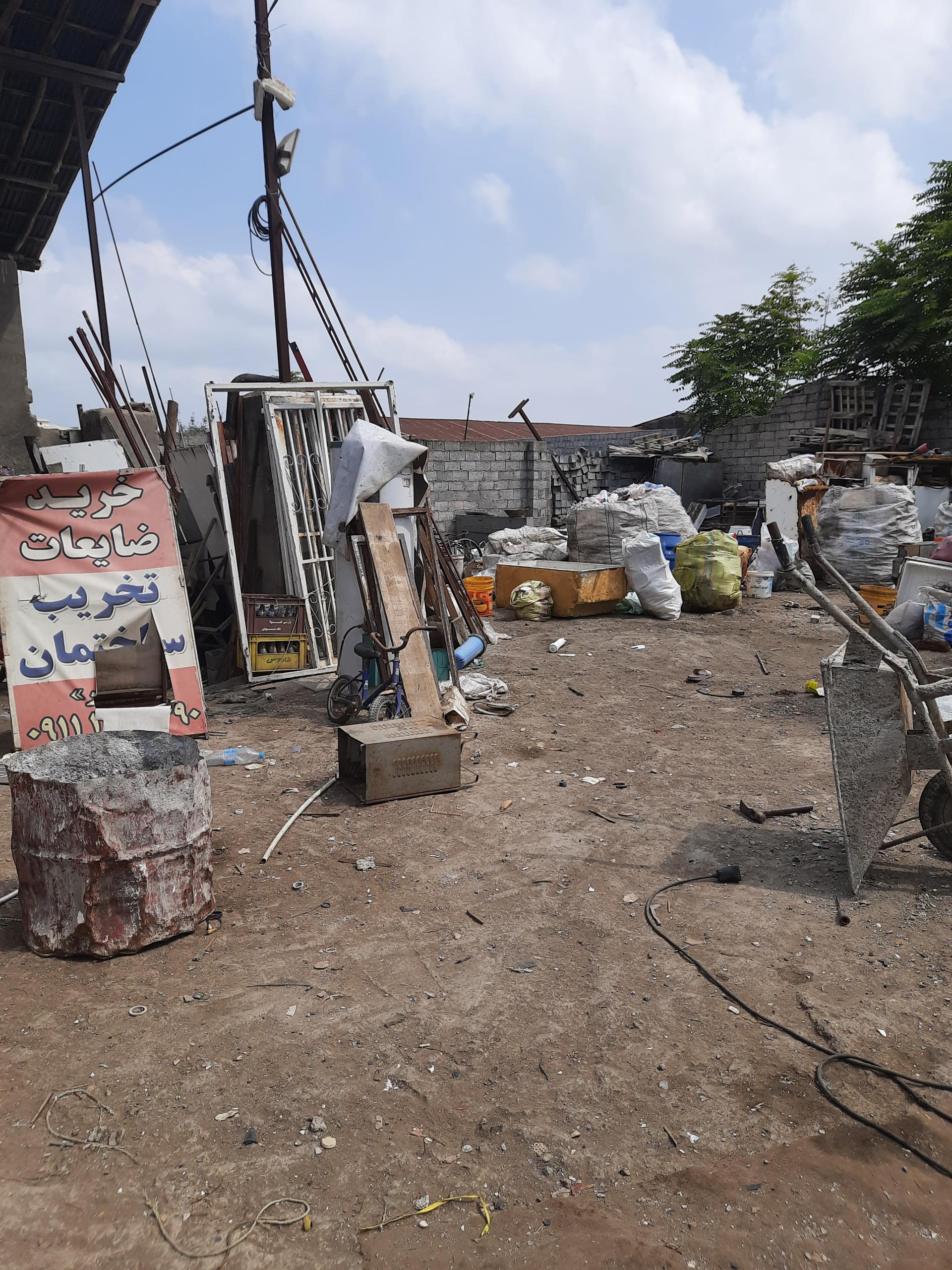 عکس ضایعات و آهن فروشی دست دوم(تخریب ساختمان)