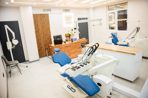 مطب دکتر سروش مختاری متخصص پروتز و ایمپلنت دندان