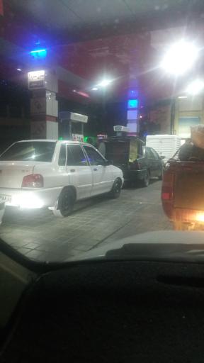 عکس پمپ بنزین دانشگاه