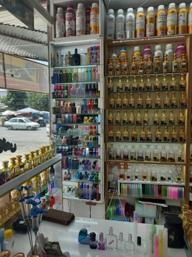 عکس فروشگاه عطر و آرایشی برند