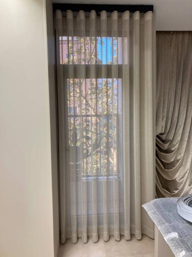 عکس پرده و کاغذ دیواری دکورا