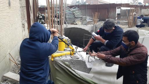 عکس آزمایشگاه خاک آزمایش بتن جوش میلگرد فورجینگ (هامون خاک)