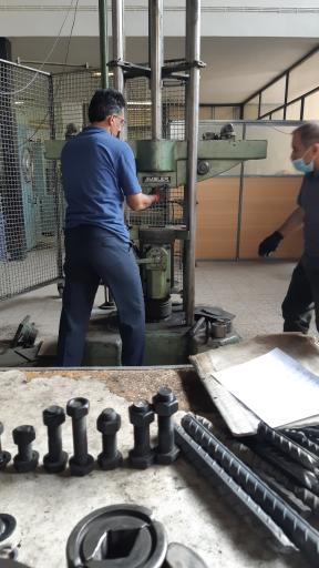 عکس آزمایشگاه خاک آزمایش بتن جوش میلگرد فورجینگ (هامون خاک)