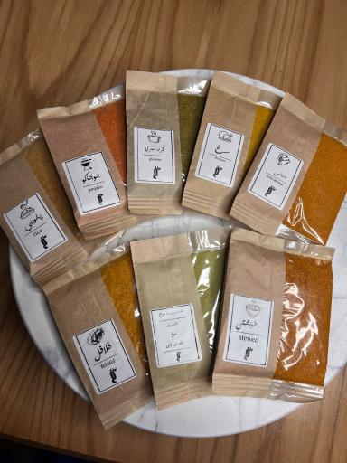 عکس عطاری و ادویه‌جات خمیسی