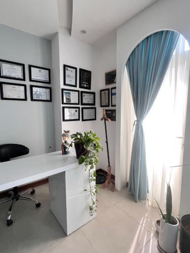 عکس کادمی زیبایی پریزاد