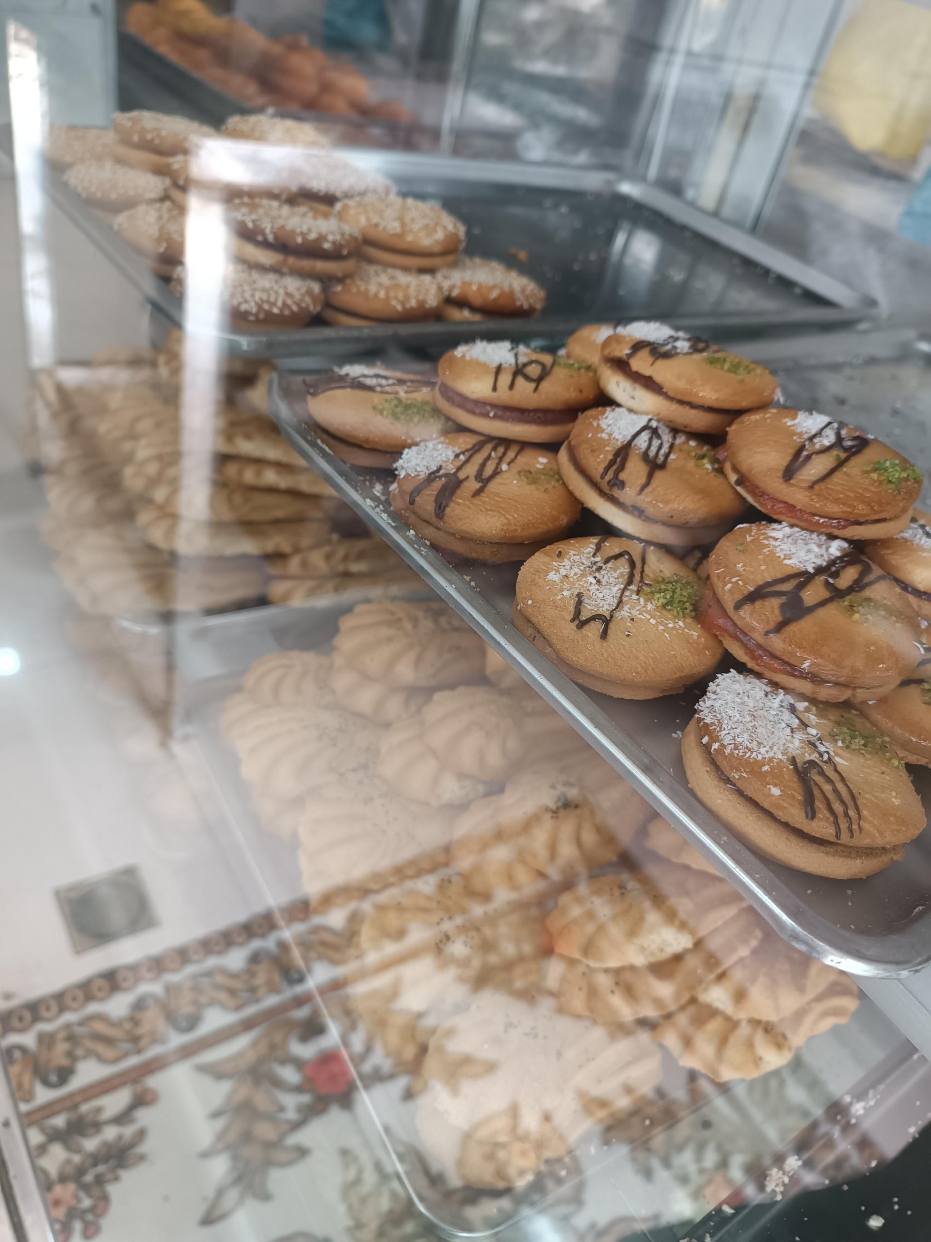 عکس شیرینی فروشی دکتر کیک