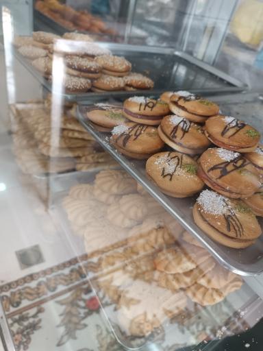 عکس شیرینی فروشی آقای کیک