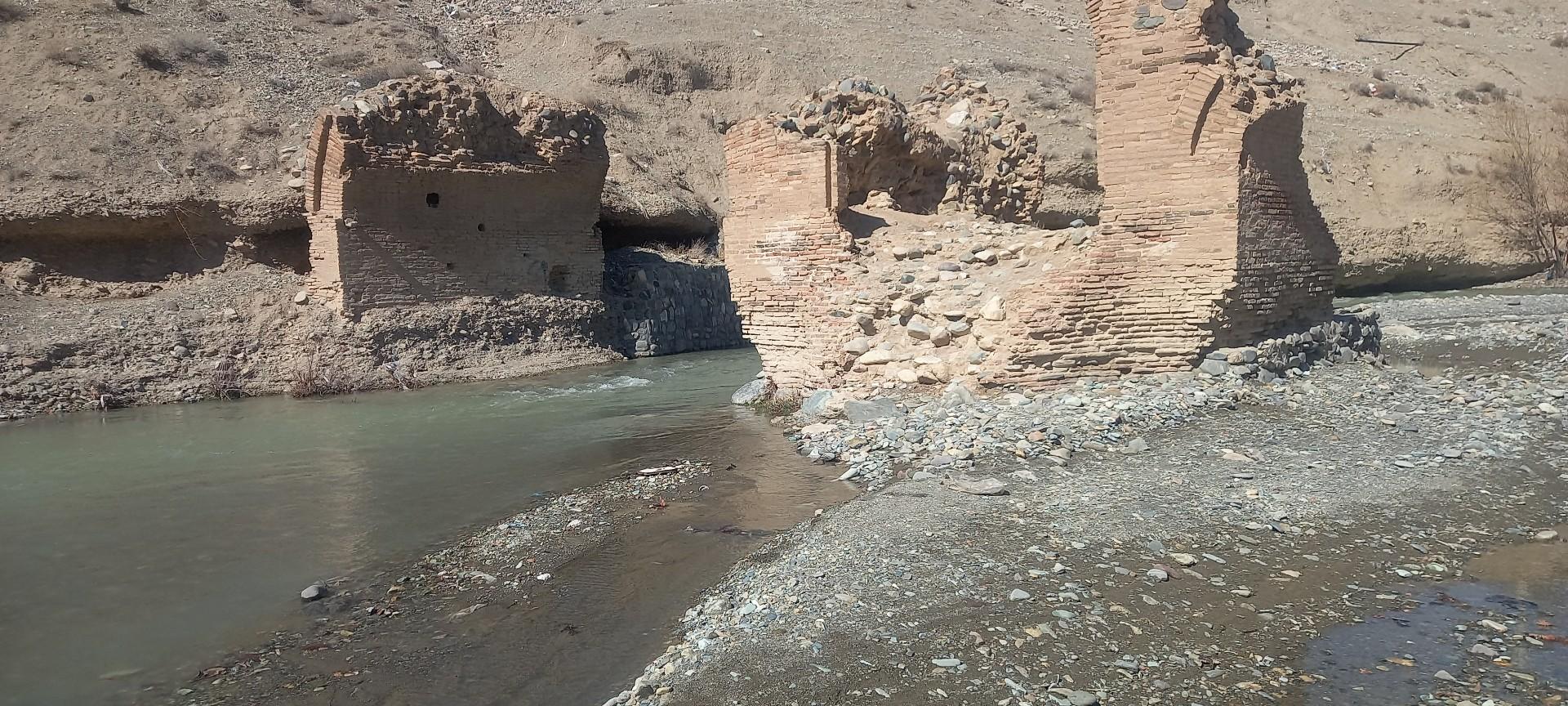 عکس پل قدیمی بانو صحرا