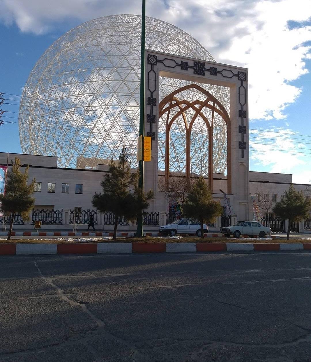 عکس مرکز همایش های قرآنی و بین المللی همدان