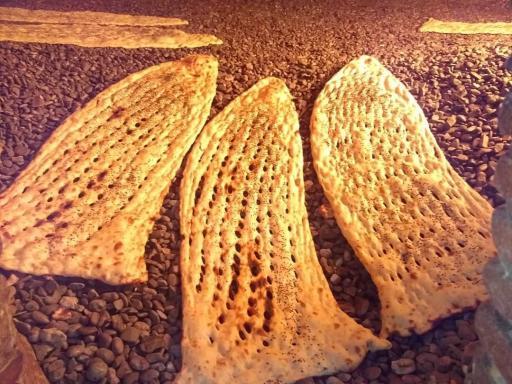 عکس نانوایی سنتی سنگک شقایق