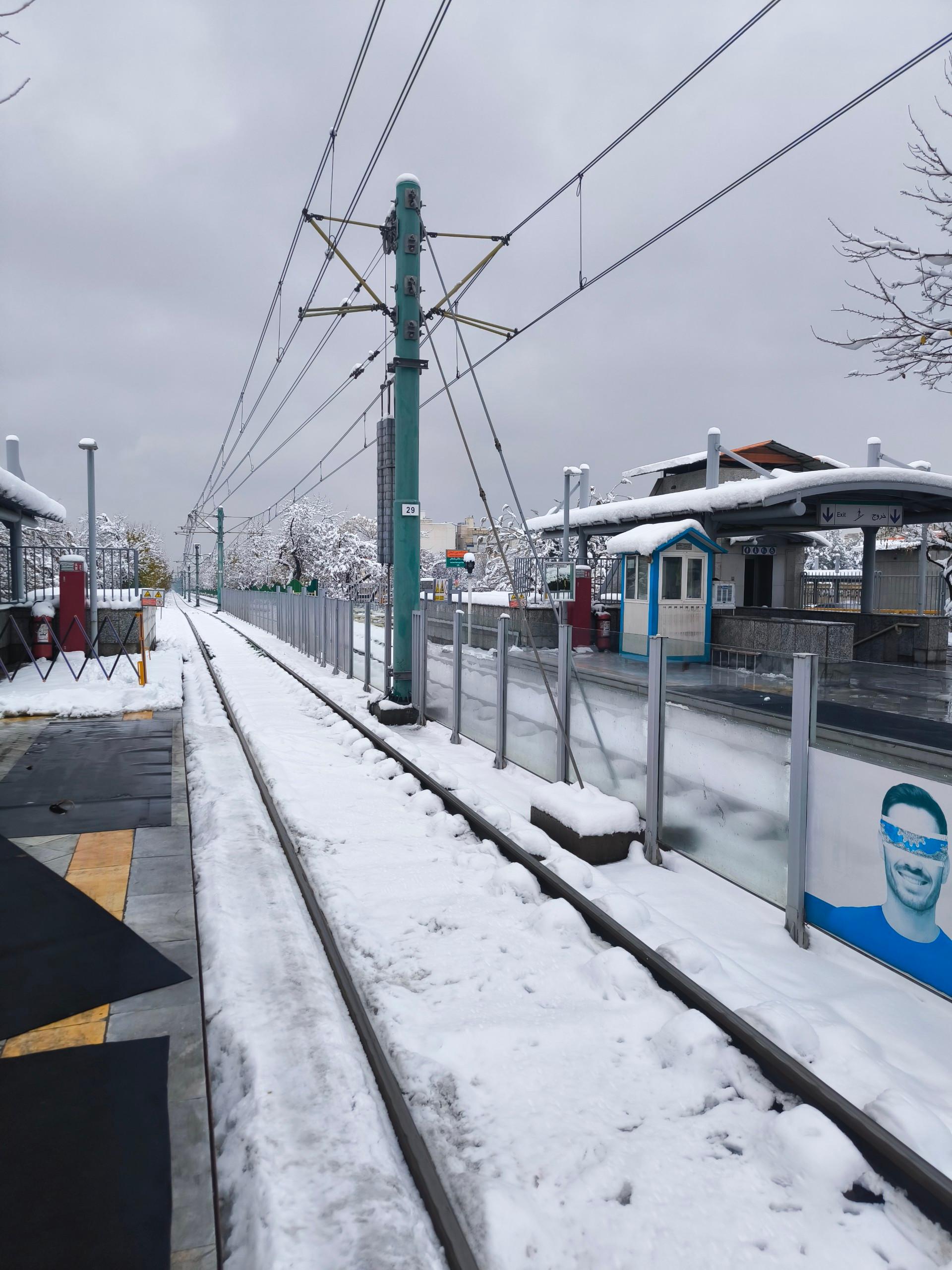 عکس ورودی مترو ایستگاه نمایشگاه