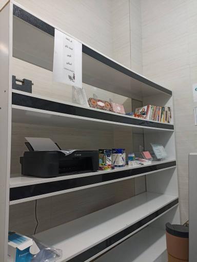 عکس کافی‌نت و لوازم التحریر معلم