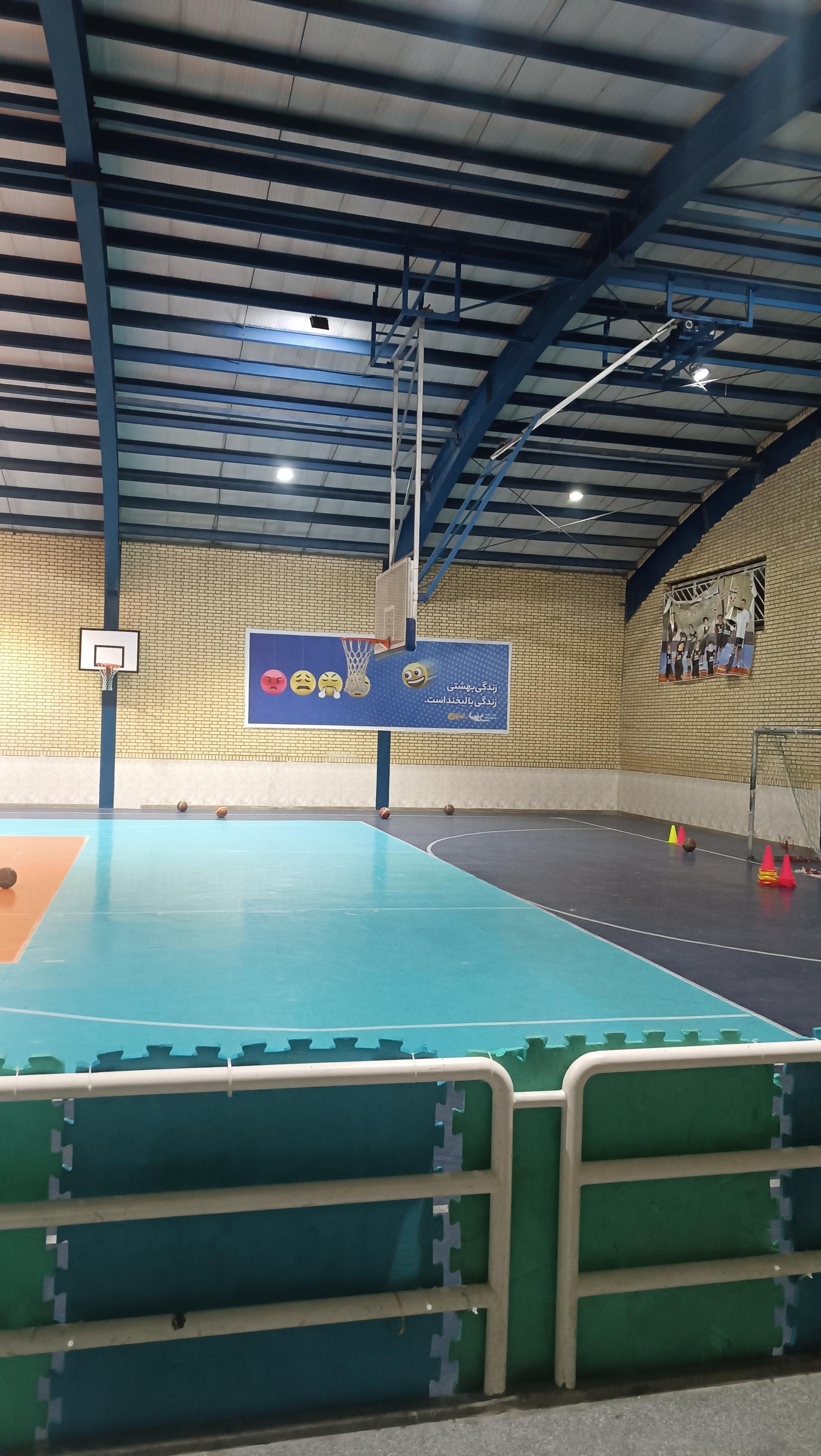 عکس سالن و مجموعه ورزشی 9 دی شهید آقا مهدی شرع پسند