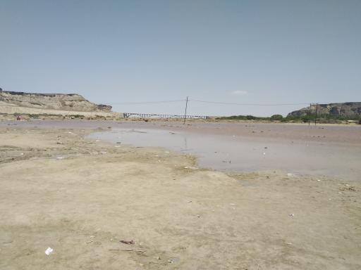 عکس دریاچه صورتی (تالاب لیپار)