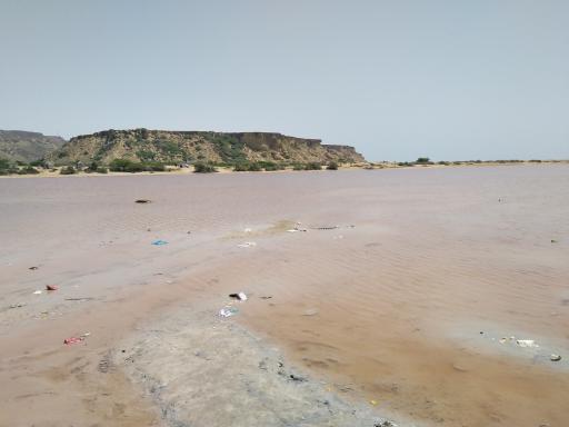 عکس دریاچه صورتی (تالاب لیپار)