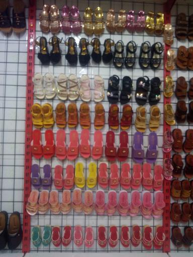 عکس فروشگاه کیف و کفش مجید