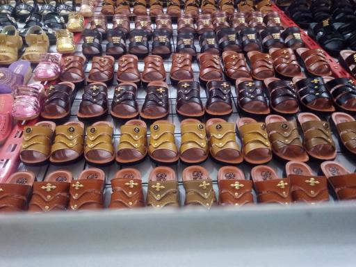 عکس فروشگاه کیف و کفش مجید