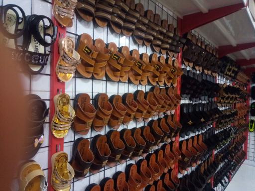 عکس فروشگاه کیف و کفش مجید