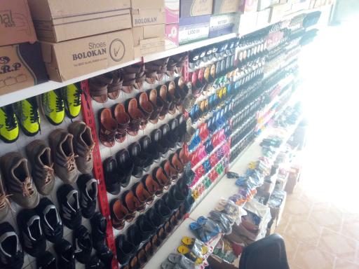 عکس فروشگاه کیف و کفش مجید