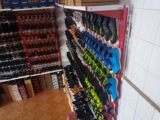 عکس فروشگاه کیف و کفش مجید