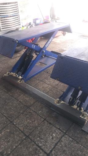 عکس مجموعه تعمیرگاهی پارس تکنیک