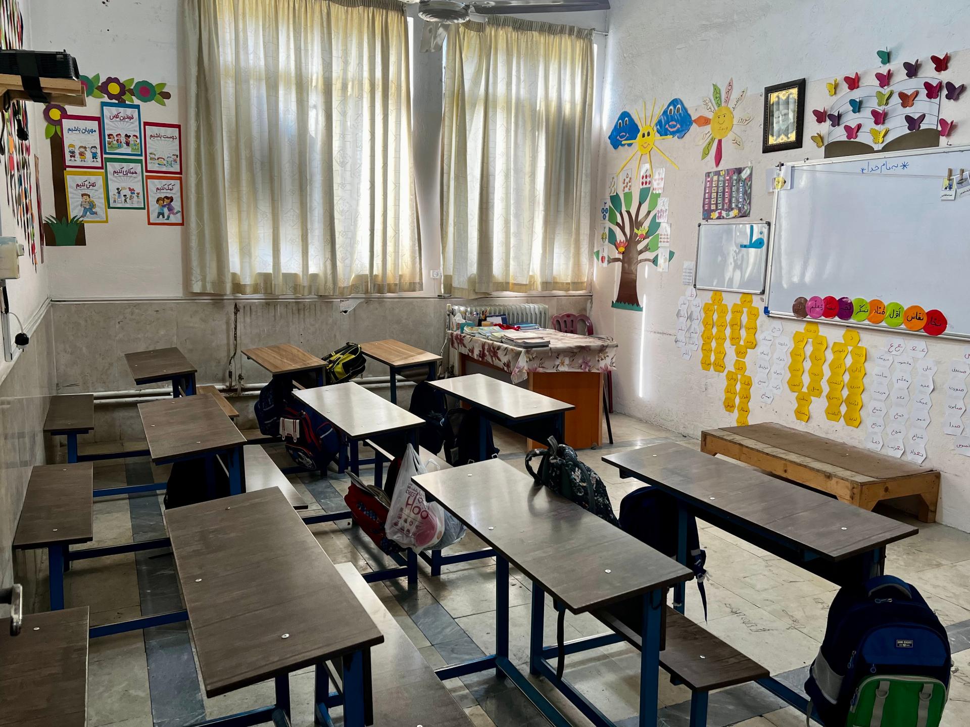 عکس آمادگی و دبستان غیردولتی پسرانه پویا